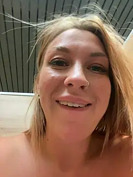 Snapshot of Sweet___Emily chatting on December 10, 2024, 5:22 pm Sweet   Emily online show from December 10, 2024, 5:22 pm