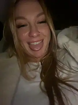 Snapshot of Sweet___Emily chatting on December 18, 2024, 7:19 pm Sweet   Emily online show from December 18, 2024, 7:19 pm