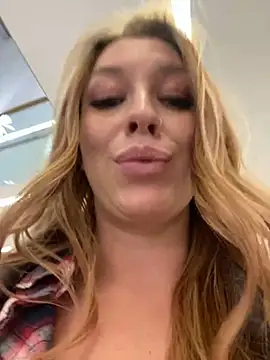 Snapshot of Sweet___Emily chatting on January 7, 2025, 5:20 pm Sweet   Emily online show from January 7, 2025, 5:20 pm