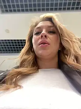 Snapshot of Sweet___Emily chatting on January 10, 2025, 2:02 pm Sweet   Emily online show from January 10, 2025, 2:02 pm