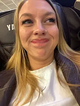 Snapshot of Sweet___Emily chatting on October 17, 2025, 1:14 pm Sweet   Emily online show from October 17, 2025, 1:14 pm