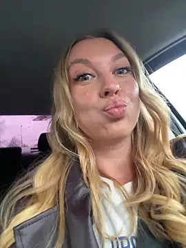 Sweet   Emily online show from November 3, 2025, 12:39 pm