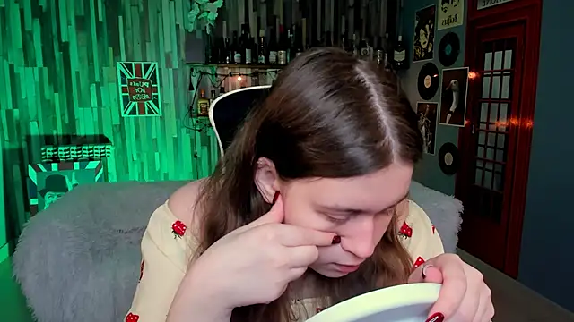 FioraMarmoris online show from March 28, 2026, 7:08 am