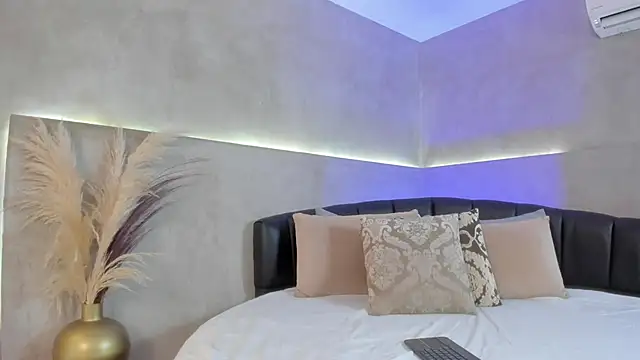 Nicol Lopez 1 online show from December 3, 2025, 9:02 pm