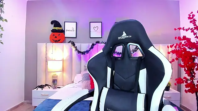 Snapshot of sara_parker069 chatting on October 28, 2025, 1:14 pm sara parker069 online show from October 28, 2025, 1:14 pm