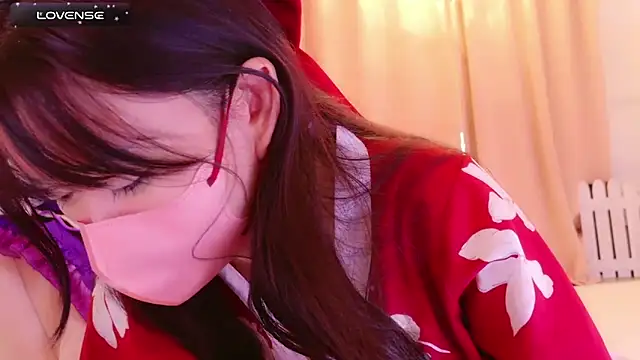 Snapshot of maii- chatting on March 4, 2025, 10:24 am maii- online show from March 4, 2025, 10:24 am