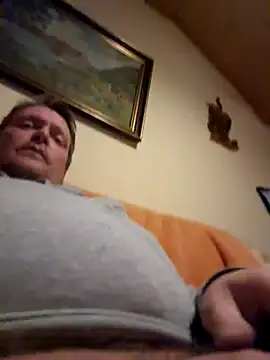 Snapshot of everyoneneeds chatting on December 30, 2024, 9:50 pm everyoneneeds online show from December 30, 2024, 9:50 pm