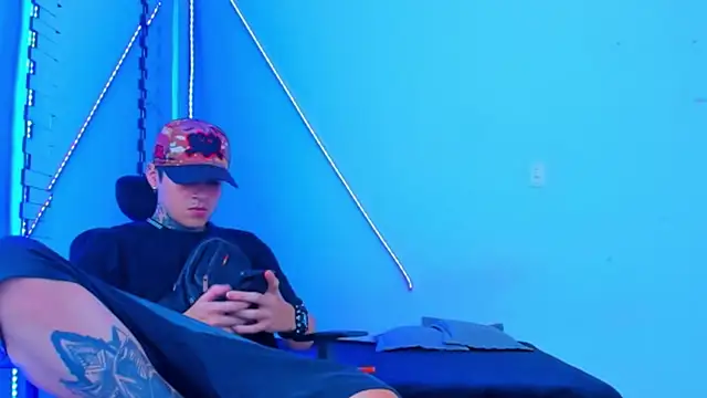 Snapshot of HOT_boy2025 chatting on October 22, 2025, 1:39 am HOT boy2025 online show from October 22, 2025, 1:39 am