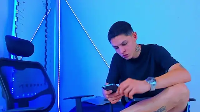 Snapshot of HOT_boy2025 chatting on October 23, 2025, 3:06 am HOT boy2025 online show from October 23, 2025, 3:06 am