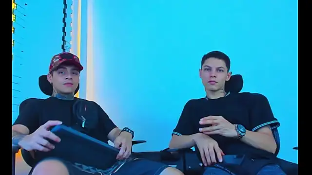 Snapshot of HOT_boy2025 chatting on November 23, 2025, 4:45 am HOT boy2025 online show from November 23, 2025, 4:45 am