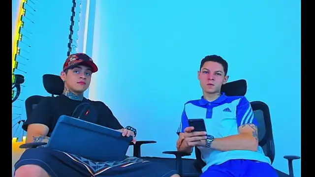 Snapshot of HOT_boy2025 chatting on November 27, 2025, 2:13 am HOT boy2025 online show from November 27, 2025, 2:13 am