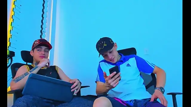 Snapshot of HOT_boy2025 chatting on November 30, 2025, 5:00 am HOT boy2025 online show from November 30, 2025, 5:00 am