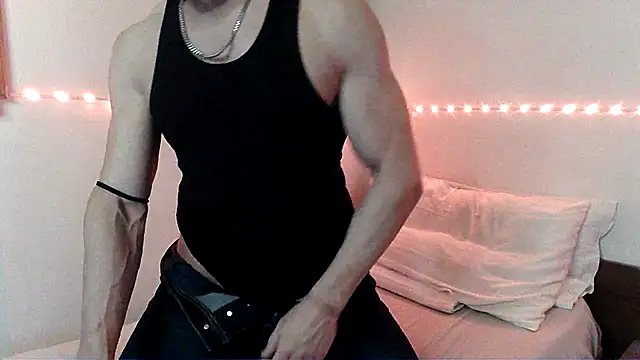 Snapshot of Alexx_Fit023 chatting on January 1, 2025, 3:46 pm Alexx Fit023 online show from January 1, 2025, 3:46 pm