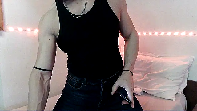 Snapshot of Alexx_Fit023 chatting on January 3, 2025, 9:26 pm Alexx Fit023 online show from January 3, 2025, 9:26 pm