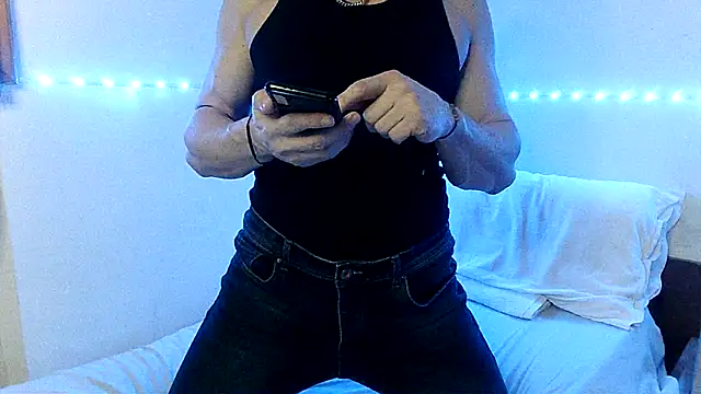 Snapshot of Alexx_Fit023 chatting on March 17, 2025, 11:21 pm Alexx Fit023 online show from March 17, 2025, 11:21 pm