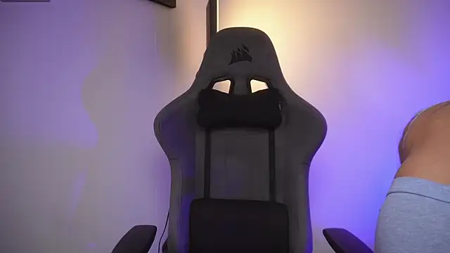 Snapshot of little-eli chatting on October 25, 2025, 7:19 pm little-eli online show from October 25, 2025, 7:19 pm