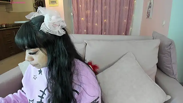 Snapshot of zoesullivan chatting on January 13, 2025, 9:19 am zoesullivan online show from January 13, 2025, 9:19 am