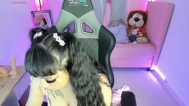 Snapshot of zoesullivan chatting on February 1, 2025, 9:43 am zoesullivan online show from February 1, 2025, 9:43 am