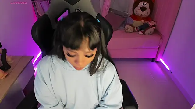 Snapshot of zoesullivan chatting on February 17, 2025, 9:35 am zoesullivan online show from February 17, 2025, 9:35 am