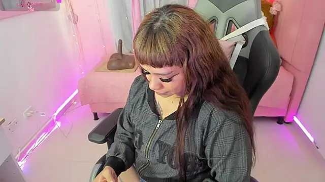 Snapshot of zoesullivan chatting on September 20, 2025, 2:40 pm zoesullivan online show from September 20, 2025, 2:40 pm