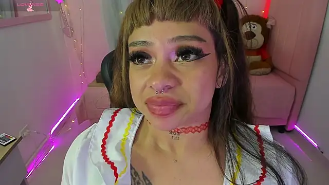 Snapshot of zoesullivan chatting on September 21, 2025, 10:33 pm zoesullivan online show from September 21, 2025, 10:33 pm