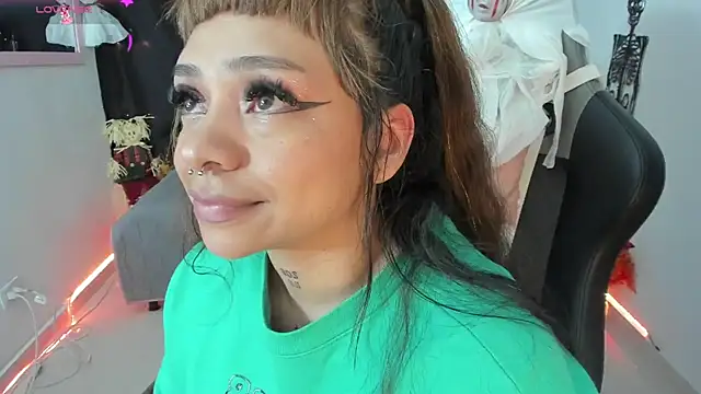 Snapshot of zoesullivan chatting on October 6, 2025, 10:23 am zoesullivan online show from October 6, 2025, 10:23 am