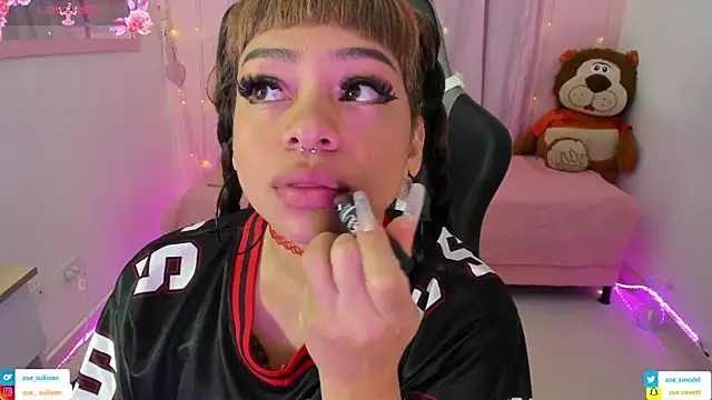 Snapshot of zoesullivan chatting on November 6, 2025, 9:43 am zoesullivan online show from November 6, 2025, 9:43 am