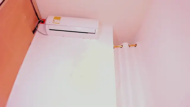 Snapshot of MiaKirshner chatting on September 20, 2025, 2:12 am MiaKirshner online show from September 20, 2025, 2:12 am