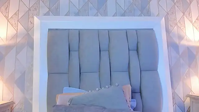 Ginger Violetta  online show from December 1, 2024, 7:36 pm