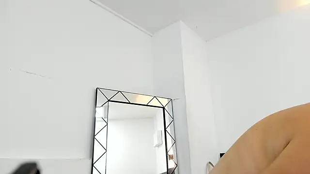 Snapshot of Juliabadlee chatting on December 17, 2024, 11:49 pm Juliabadlee online show from December 17, 2024, 11:49 pm