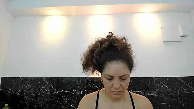 Snapshot of Juliabadlee chatting on March 6, 2025, 12:21 am Juliabadlee online show from March 6, 2025, 12:21 am