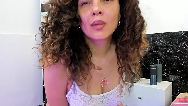 Snapshot of Juliabadlee chatting on March 16, 2025, 12:12 am Juliabadlee online show from March 16, 2025, 12:12 am