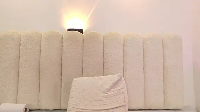 Juliabadlee online show from March 11, 2026, 11:11 pm