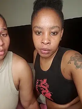 Snapshot of R-thequeen chatting on December 18, 2025, 12:11 pm R-thequeen online show from December 18, 2025, 12:11 pm