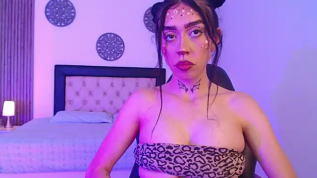 Julieta De Los Angeles online show from December 19, 2025, 2:40 am