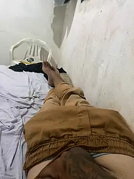 Snapshot of broklinguga chatting on March 15, 2025, 7:53 am broklinguga online show from March 15, 2025, 7:53 am