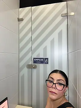 zui lu online show from November 3, 2025, 4:03 am