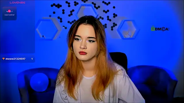 liana kisses online show from November 19, 2025, 8:42 pm