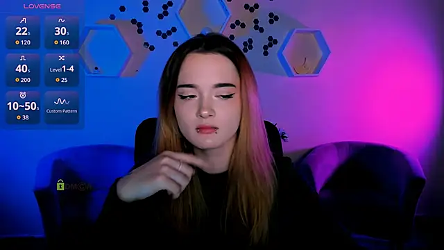 liana kisses online show from November 28, 2025, 8:00 pm