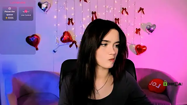 liana kisses online show from March 6, 2026, 7:54 pm