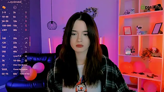 liana kisses online show from April 10, 2026, 7:07 pm