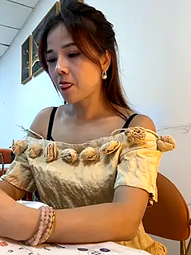 Efangfang online show from December 4, 2025, 11:08 am