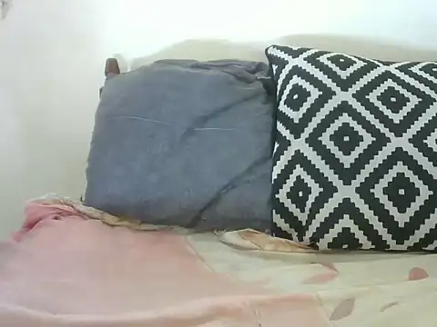 Snapshot of Pretty-emmie chatting on December 25, 2024, 6:52 am Pretty-emmie online show from December 25, 2024, 6:52 am