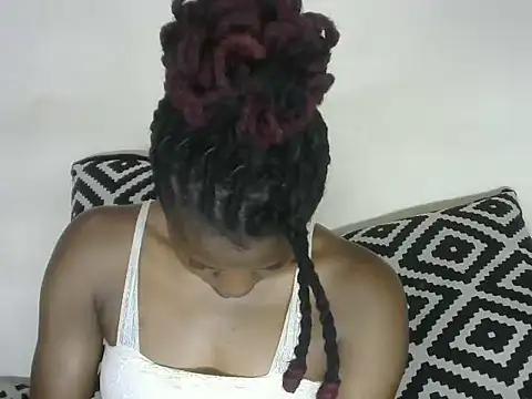Snapshot of Pretty-emmie chatting on February 17, 2025, 9:52 pm Pretty-emmie online show from February 17, 2025, 9:52 pm
