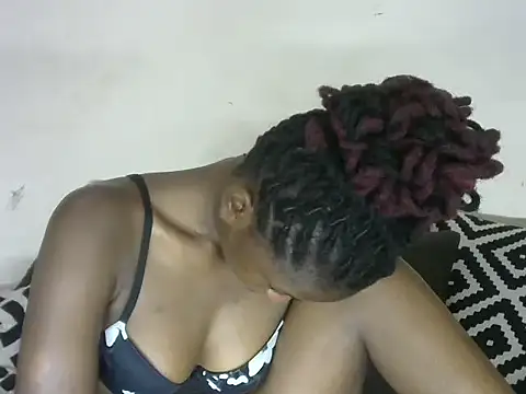 Snapshot of Pretty-emmie chatting on February 19, 2025, 10:34 am Pretty-emmie online show from February 19, 2025, 10:34 am