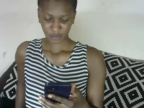 Snapshot of Pretty-emmie chatting on February 19, 2025, 2:01 pm Pretty-emmie online show from February 19, 2025, 2:01 pm