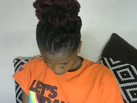 Snapshot of Pretty-emmie chatting on February 20, 2025, 5:12 am Pretty-emmie online show from February 20, 2025, 5:12 am