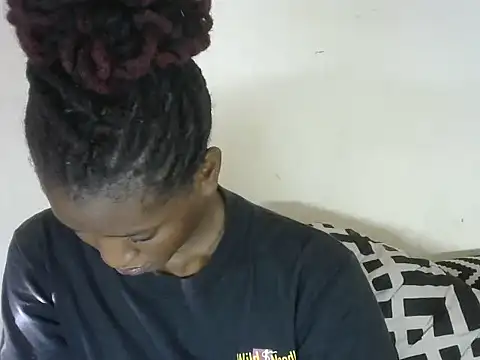 Snapshot of Pretty-emmie chatting on February 21, 2025, 1:33 pm Pretty-emmie online show from February 21, 2025, 1:33 pm