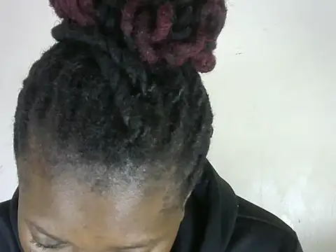 Snapshot of Pretty-emmie chatting on February 22, 2025, 7:47 pm Pretty-emmie online show from February 22, 2025, 7:47 pm