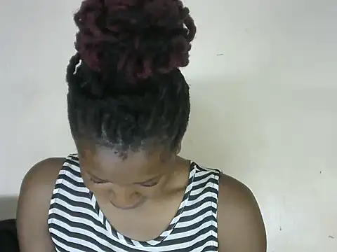 Snapshot of Pretty-emmie chatting on February 25, 2025, 6:03 am Pretty-emmie online show from February 25, 2025, 6:03 am